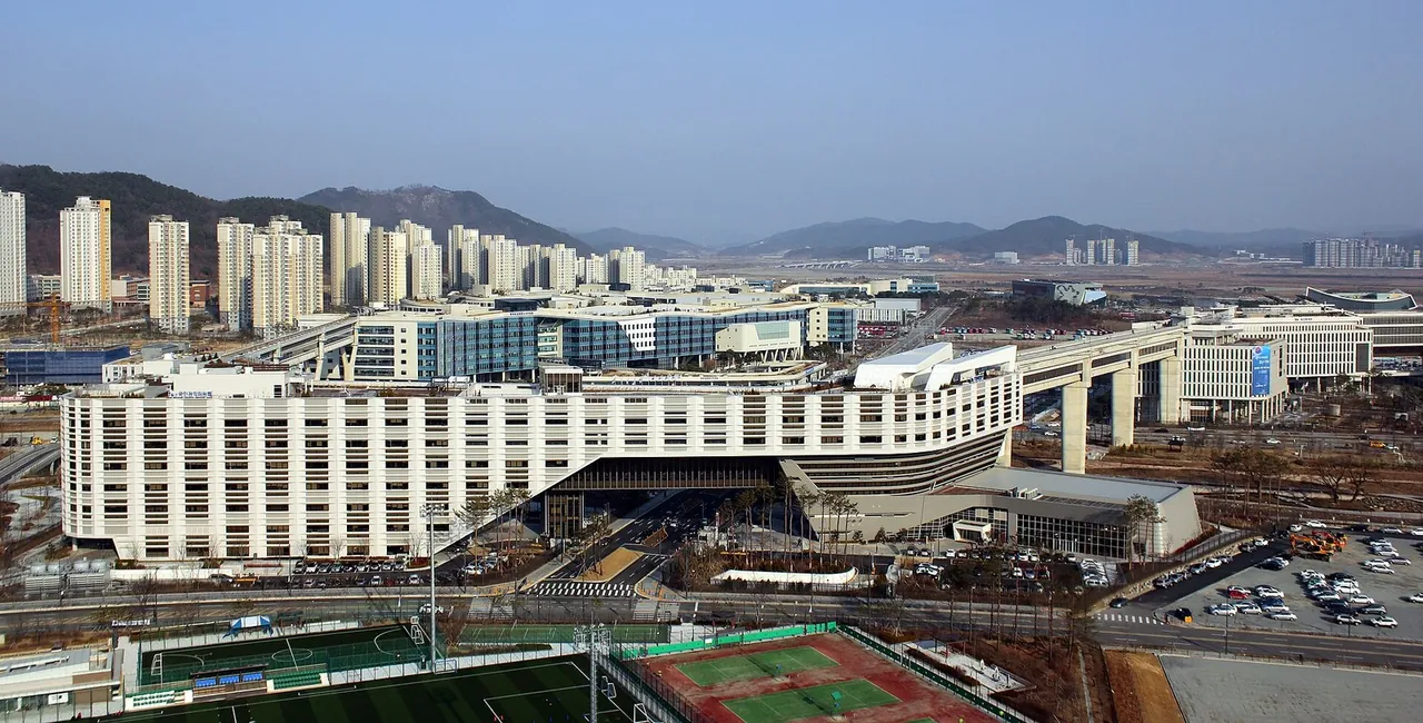AI 학습용 데이터 연계 의무화…AI기본법·데이터산업법 개정안 국무회의 통과